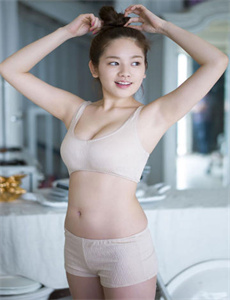 《快播看片网站-美女胸被男子强捏视频》